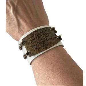 WHITE LEATHER BRACELET WITH REMOVABLE PLATE